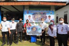 WARGA MAMBURUNGAN NIKMATI LAYANAN AIR BERSIH