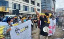 Massa Pendukung Makmur HAPK Datangi Kantor Golkar Kaltim