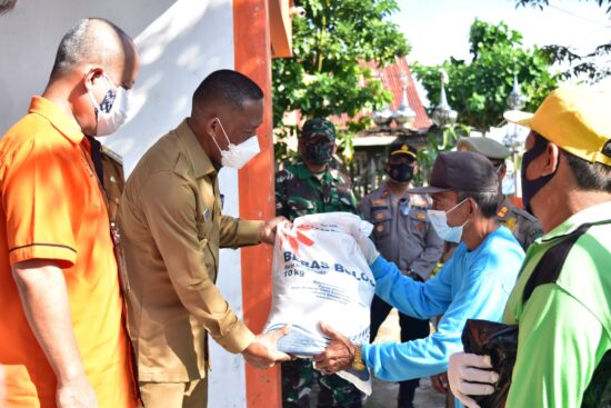 Bupati Bulungan Salurkan Bantuan Beras 10 Kg