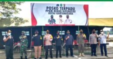 PPKM Diperketat : Bersepeda motor Wabup Tinjau titik-titik penyekatan Kota Tenggarong