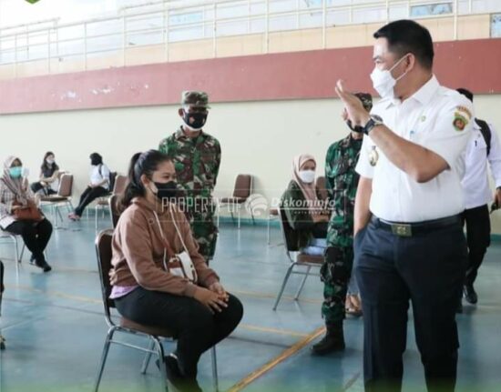 Monitor Vaksinasi Massal Garapan TNI, Wali Kota Harap Bulan Depan Dapat Dosis Lebih