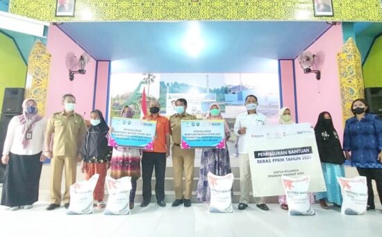 Serahkan Bantuan, Gubernur Ajak Perusahaan di Bunyu bantu Masyarakat Jaga Kesehatan