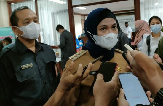 Bupati : Ingatkan Puskesmas Tidak Menyimpan Stok Dosis Vaksin