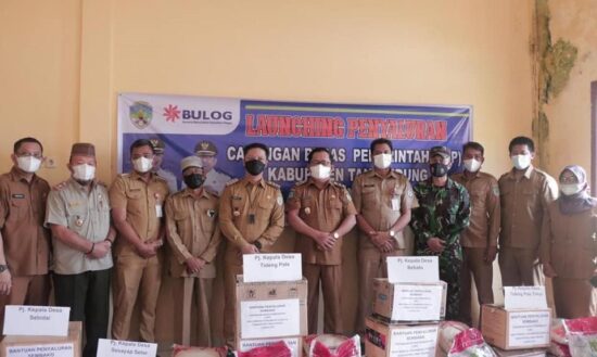 Bupati Tana Tidung Serahkan 28,7 Ton Beras dan Paket Sembako bagi Masyarakat Terdampak Covid-19