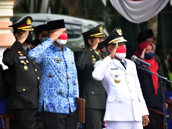 Diguyur Hujan, Bupati Bulungan Peringati Acara HUT RI Berlangsung Khidmat