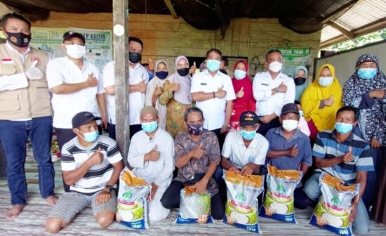 Gubernur Kaltara Salurkan Bantuan Beras 100 Karung