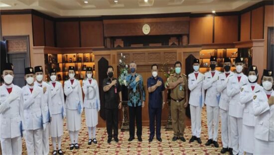 14 Orang Paskibraka Terima Penghargaan dari Bupati Malinau