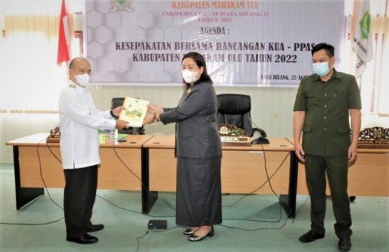 Dalam Rapat Paripurna Ke – 18 Masa Sidang II Tahun 2021 DPRD Mahulu PEMKAB MAHULU SAMPAIKAN RANCANGAN KUA DAN PPAS APBD 2021