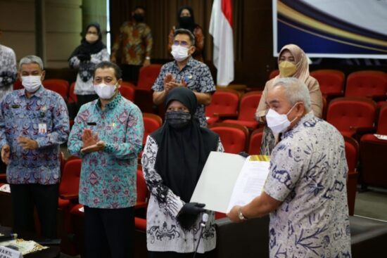 149 Guru Terima SK, Para Guru Terima Kasih Pak Gubernur