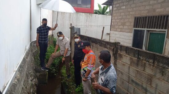 Wali Kota Tinjau Bukuan, Ternyata Ada Drainase Menyempit, Air Lambat Mengalir