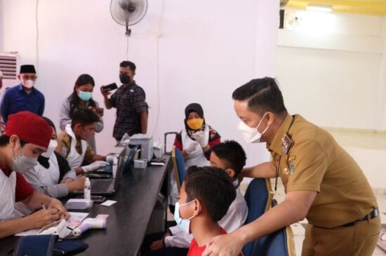 Bupati Tana Tidung Tinjau Langsung Vaksinasi untuk Pelajar