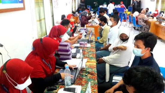 Jelang PTM, Siswa-Siswi SLTA Berau Ikut Kegiatan Vaksinasi