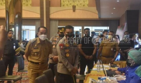 Dampingi Kapolda, Wawali Tinjau Vaksinasi Massal di Buddhist Center