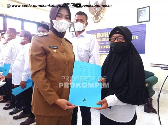 Serahkan SK kepada 21 Ketua RT Terpilih di Kelurahan Nunukan Timur, Berikut Pesan Bupati Laura