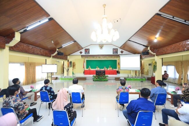 SINERGIKAN PROGRAM CSR DENGAN AGENDA PEMBANGUNAN
