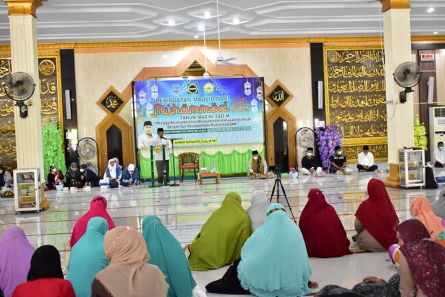 Sekprov Kaltara dan Asisten I Setkab Hadiri Peringatan Maulid di Masjid Agung