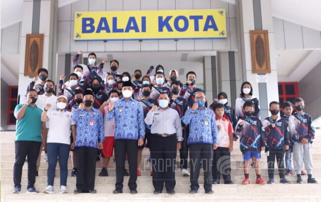 Wali Kota Lepas Kontingen Samarinda ke Kejurprov dan Pra Porprov Soft Tennis di Balikpapan