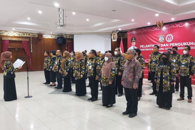 Nurlena Rahmad Mas’ud Bacakan SK Pelantikan Pengurus Dekranasda Kota