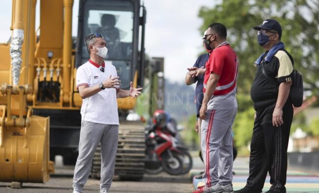 Serahkan 2 Alat Berat, Bupati : Fungsikan Alat Sesuai Peruntukannya