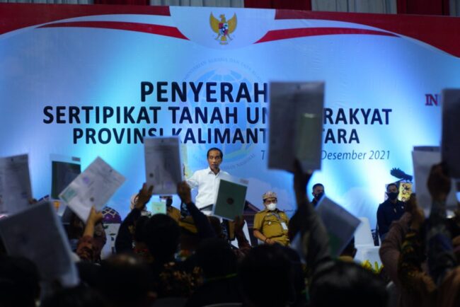 Presiden Jokowi Serahkan Sertifikat Hak Atas Tanah bagi Masyarakat di Kalimantan Utara