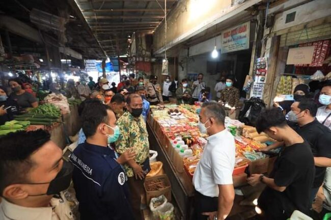 Walikota Tinjau Harga Sembako Jelang Natal dan Tahun Baru