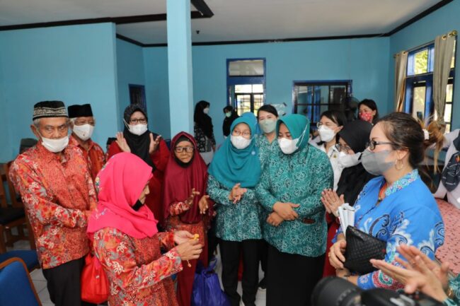 Rangkaian Perayaan Natal Penuh Kasih, TP-PKK Kaltara Salurkan Bantuan