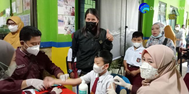 LAUNCHING VAKSINASI COVID-19 ANAK USIA 6-12 TAHUN, ANAK BUPATI PENERIMA SUNTIKAN PERTAMA