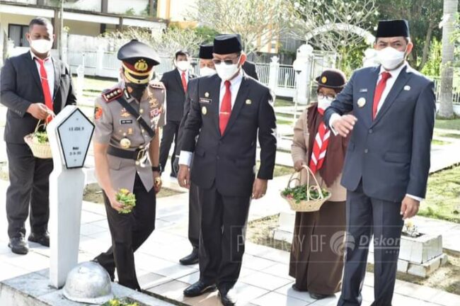 Ziarah Makam Pahlawan Jelang Hari Jadi kota Samarinda ke 354 dan HUT Pemkot ke 62