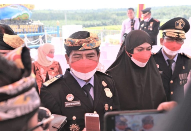 Gubernur Zainal Maknai Upacara Hari Bhakti Imigrasi ke-72 di Perbatasan Negara