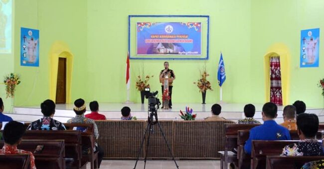 Bupati Wempi membuka sekaligus menjadi Narasumber Rakor Pekerja GKII Daerah Mentarang tahun 2022