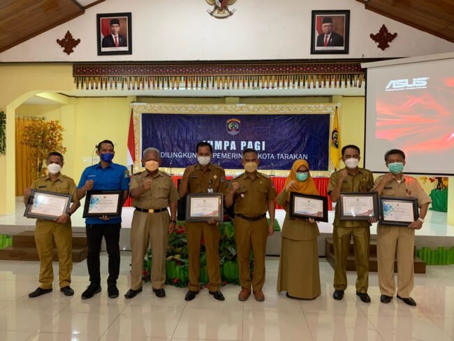 Jumpa Pagi, Walikota Berikan Penghargaan Bagi ASN Berprestasi