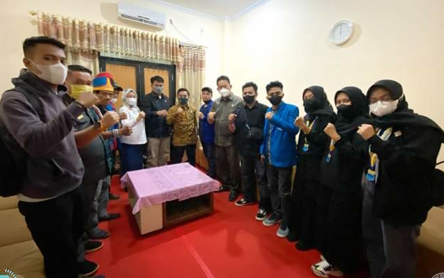 Anggota Dewan Tanggapi Aspirasi Mahasiswa Tentang Kelangkaan Minyak Goreng