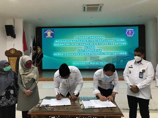 Penandatanganan Naskah Hibah dan Berita Acara Serah Terima