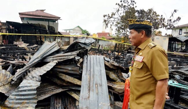 Gubernur Kaltara Tinjau Para Korban Kebakaran Sekaligus Beri Bantuan