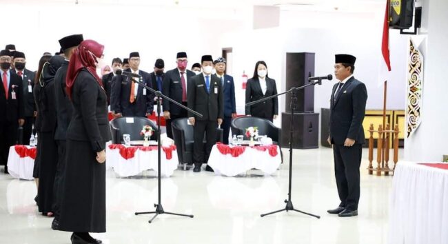 Lantik 110 Pejabat Kaltara, Gubernur Minta Budayakan Kerja Tim