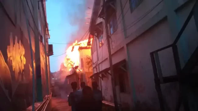 Dilahap Api, Tiga Bangunan Di Jalan dr Soetomo