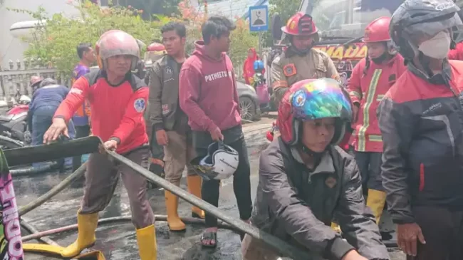 Api Lahap 2 Rumah dan Bangsal 10 Pintu di Jalan Cendana