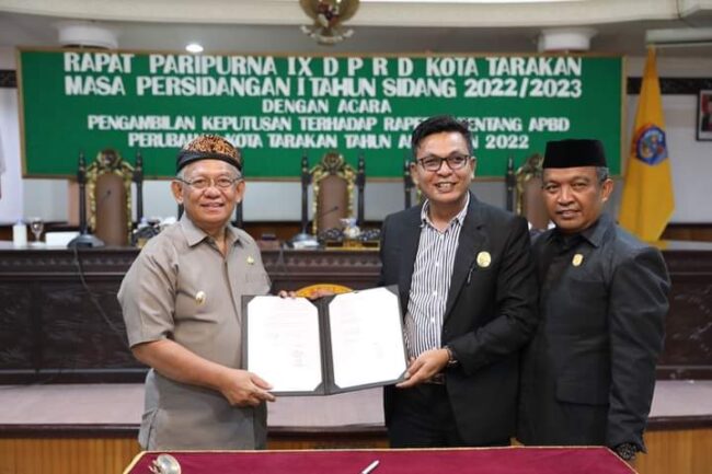 DPRD Tarakan Mensetujui Raperda Menjadi Perda