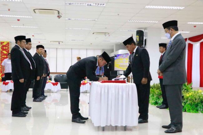 Lantik Petinggi PT BKJ, Gubernur Zainal Serukan Integritas