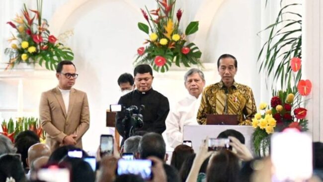 Jokowi Kunjungi Gereja Katedral Bogor Saat Perayaan Natal 2022