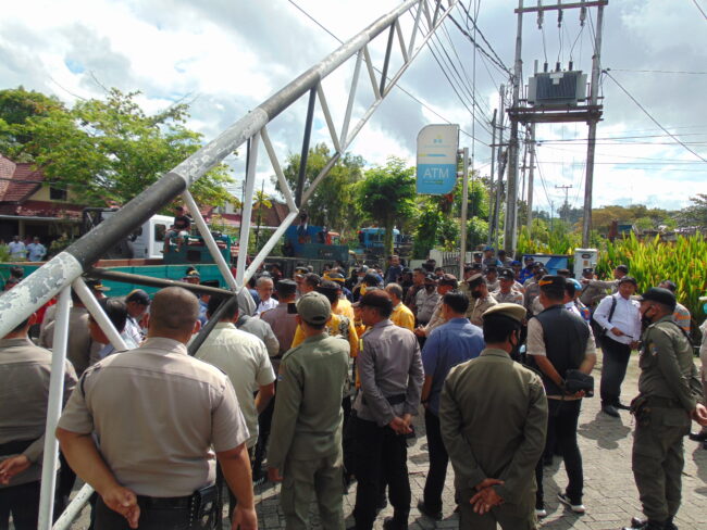 Puluhan Sopir Truk logistic Demo Di Kantor Walikota, Tuntut Sulitnya Dapatkan BBM Jenis Solar  Di SPBU
