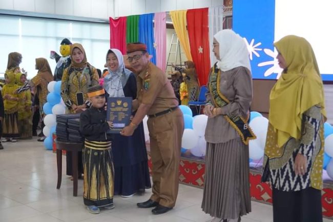 Mewakili Bupati Nunukan, Kepala Dinas Pendidikan Menghadiri Pelepasan 56 Siswa Siswi TK Negeri Pembina Nunukan Selatan
