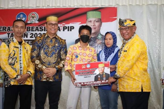 Wawali Serahkan Beasiswa PIP 2023
