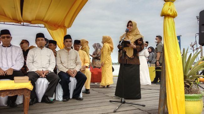 Bupati Hadiri Acara Manguati Banua Di Keraton Sambaliung