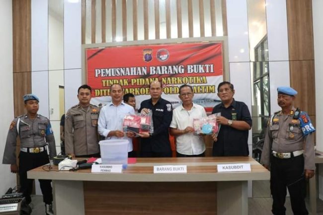 Gelar Konferensi Pers, Ditresnarkoba Polda Kaltim Musnahkan 81,967 Gram Sabu