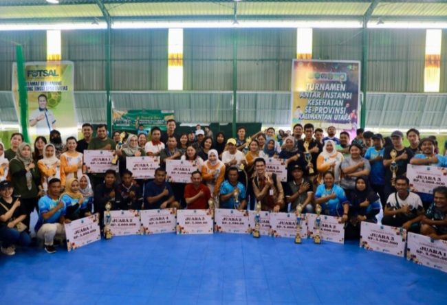 Rahmawati Zainal Serahkan Hadiah Turnamen Antar Instansi Kesehatan se-Kaltara, Inilah Deretan Juaranya