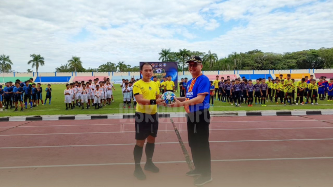 Bupati Malinau Buka Turnamen Sepak Bola Dandim Cup Tingkat SD
