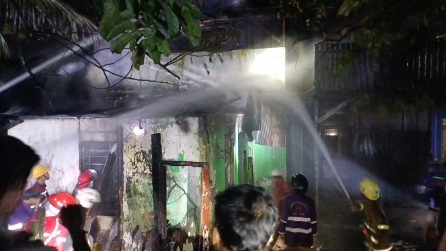 Nyaris Ludes Terbakar Bangunan di Jalan Pasundan