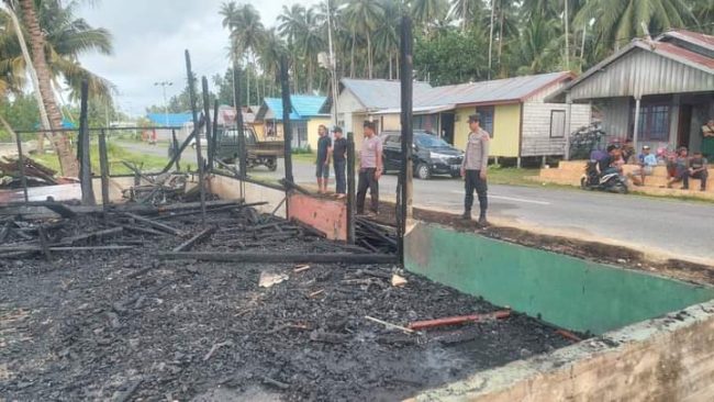Kebakaran Melanda Kios di Kampung Tanjung Perepat