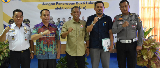 Ketua DPRD Bulungan Hadiri Soft Lauching Bukti Uji Kendaraan Roda 4 Secara Elektronik